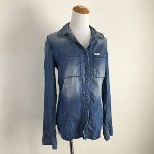 GUESS Medium/Light Wash Logo Buttons Denim Chambray Button Shirt